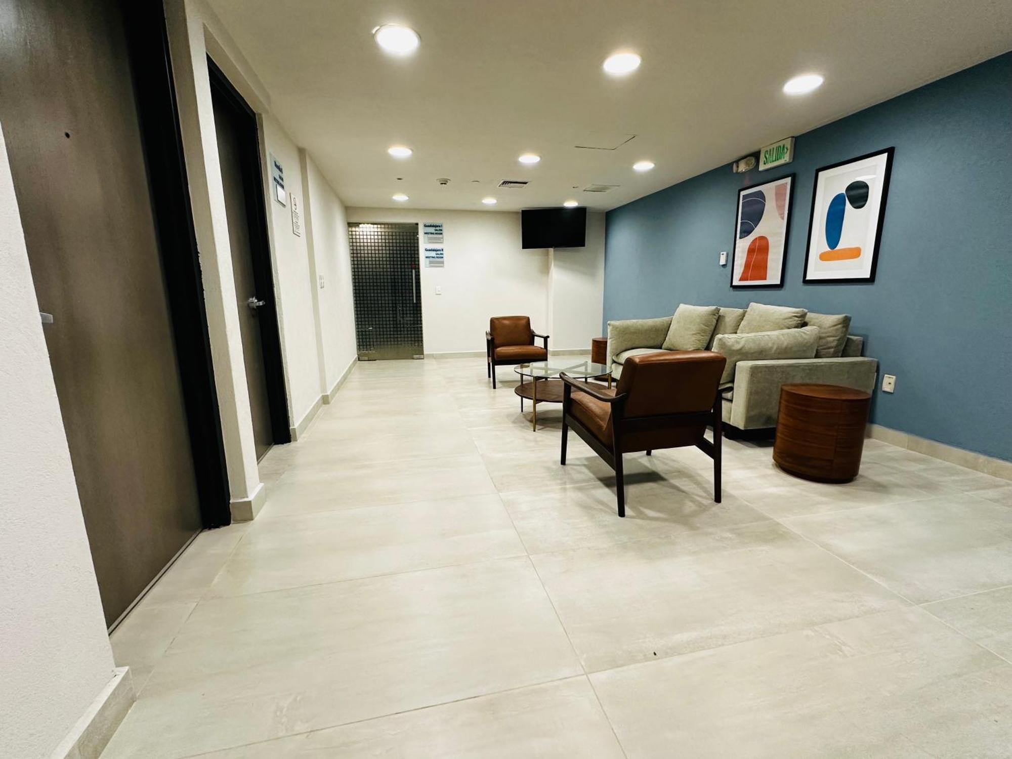 Holiday Inn Express Guadalajara Expo By Ihg Zapopan Exterior photo